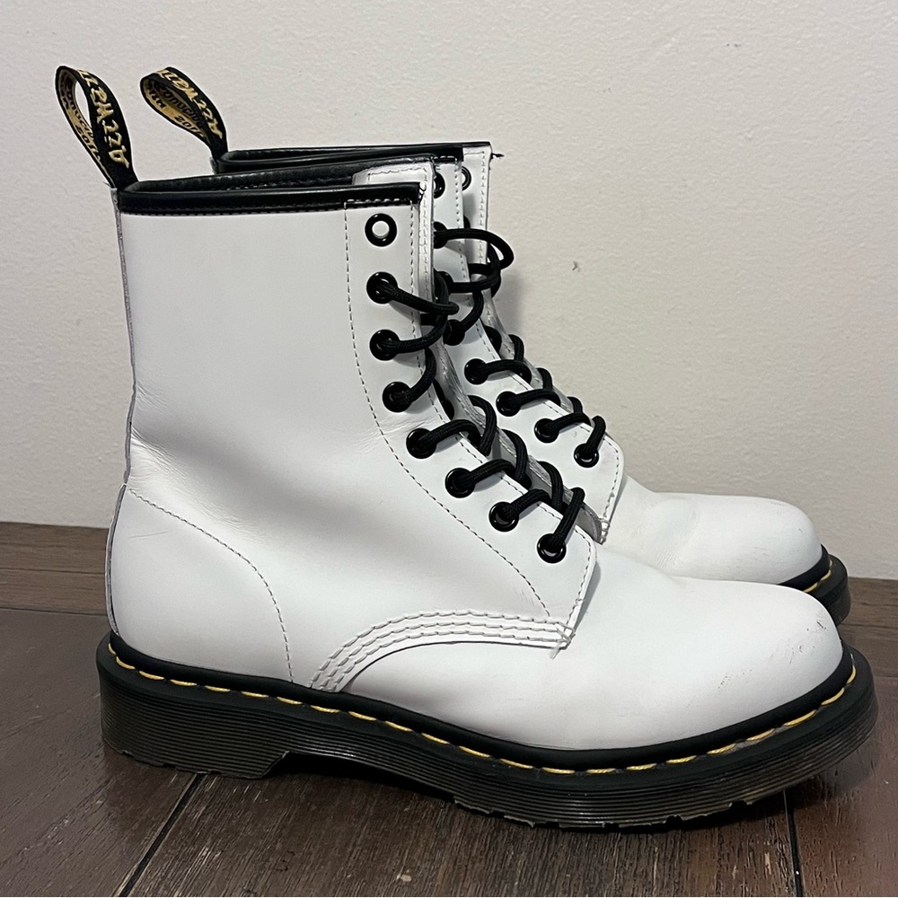 Dr Martens 11821 White Leather LaceUp Combat Boots Womens 7